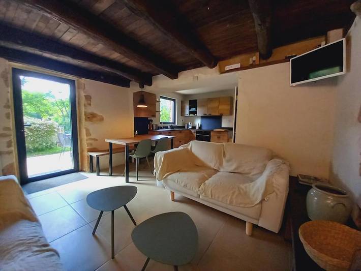 Location de vacances pour 6 personnes, avec Terrasse et Jardin ainsi que Piscine et Vue à Saint-Cirq-Madelon