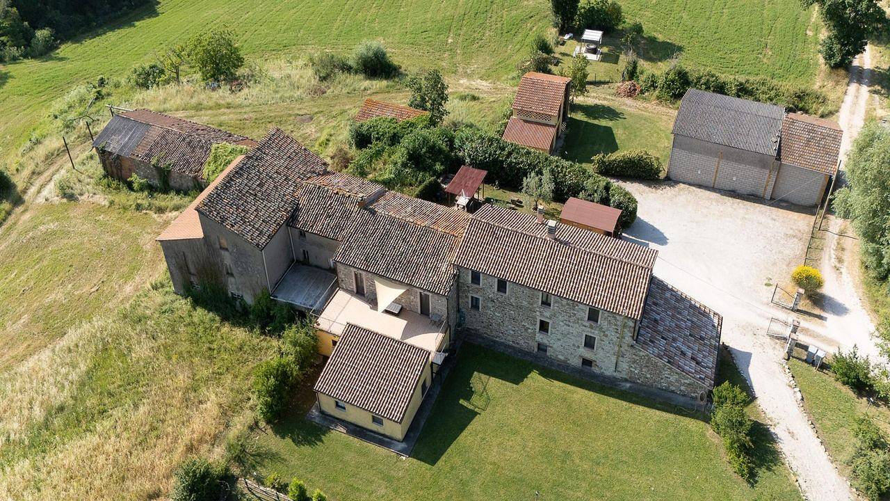 Casa vacanza per 16 persone con giardino in Frontino, Alta Via dei Parchi