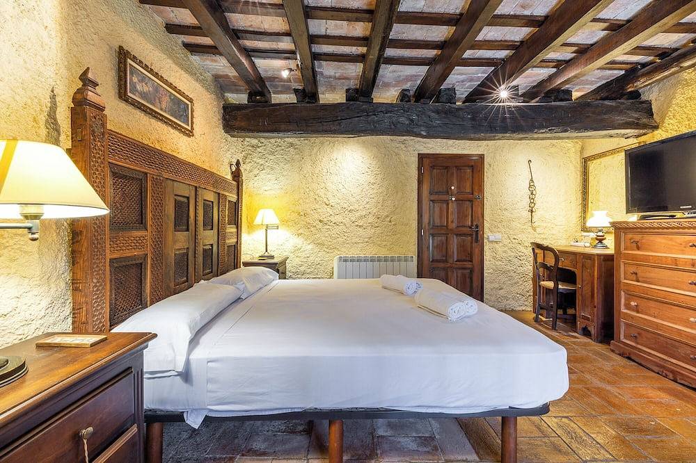 Mas Joanmiquel, Mas Joanmiquel - Masía del siglo Xvi con bosque privado in Vilademuls, Pla de l'Estany