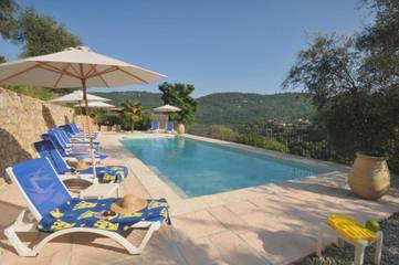 Gîte pour 5 personnes, avec vue ainsi que piscine et jardin à Le Bar-sur-Loup