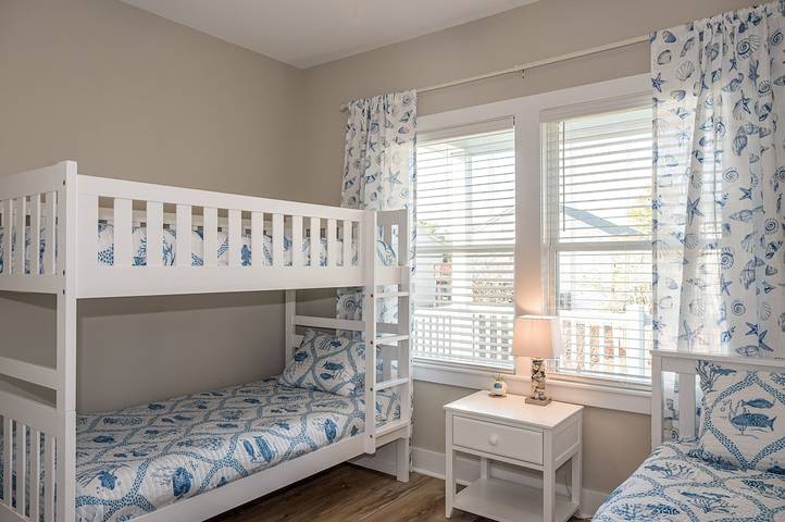 Vacation house for 8 people, with balcony and yard in Oak Island (NC)