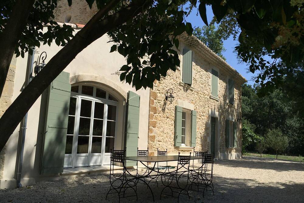 Mas Provencal mit alten Pool sehr ruhig Nähe von Chateauneuf du Pape in Sorgues, Vaucluse