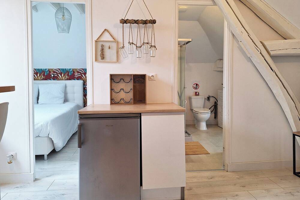 Appartement entier, Proche de tout, F1 calme et tout équipé, wifi in Troyes, Aube