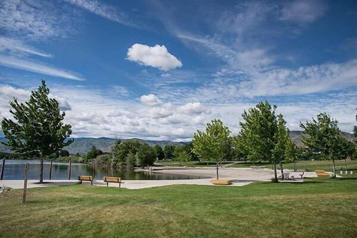 Hotel for 3 people, with pool and hot tub in Wenatchee