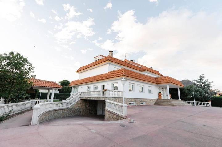 Chalet para 40 personas, con Balcón y Jacuzzi además de Terraza y Jardín en Provincia de Madrid - 3