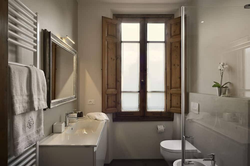 Superior Room Erba Voglio  in Villa le Facezie B&B in Terranuova Bracciolini, Valdarno