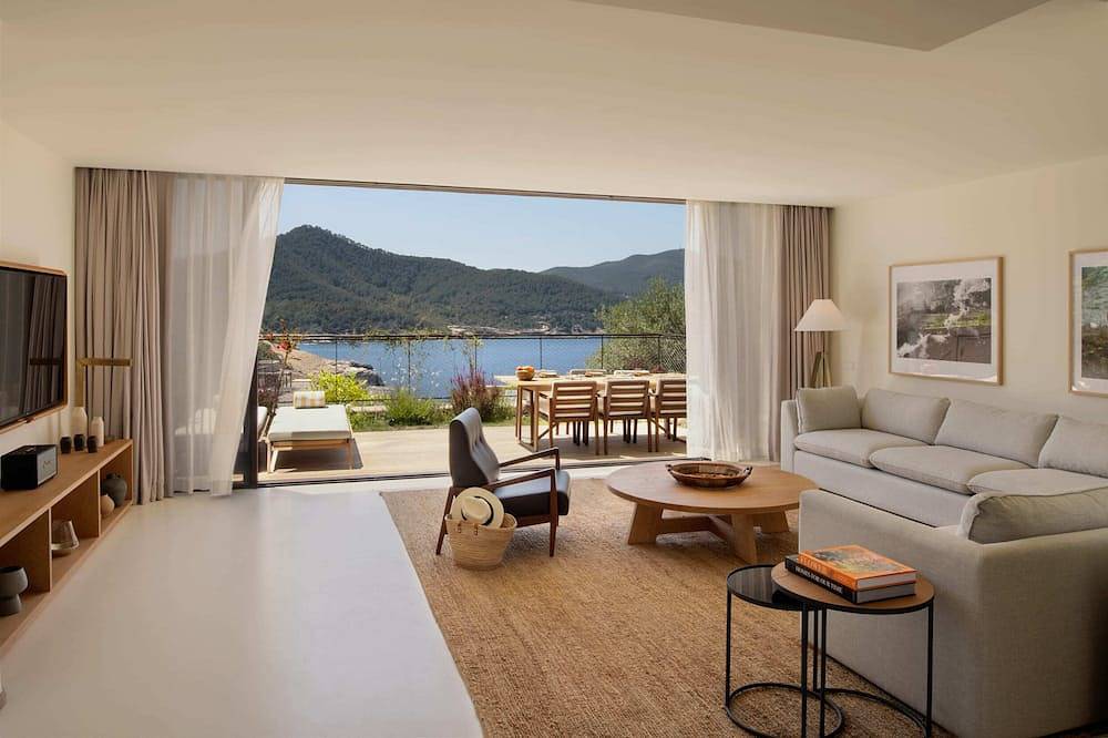Four Bedroom Residence With Private Pool And Resort Access in Ses Figueretes, Ibiza Stadt