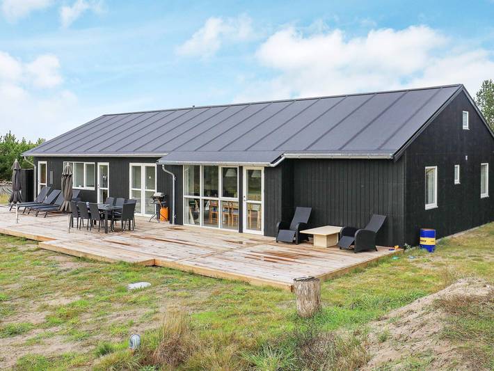 Ferienhaus für 8 Personen, mit Terrasse und Pool sowie Sauna in Bratten