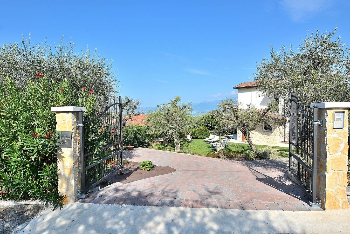 Villa Lisi With Pool in Cisano, Bardolino