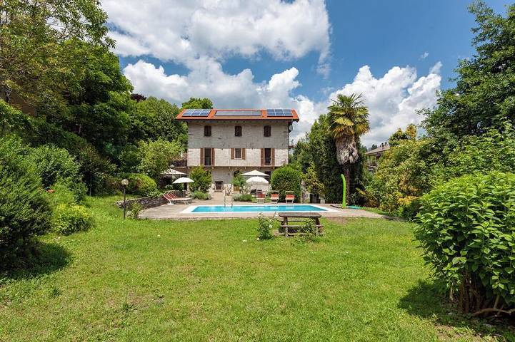 Entire apartment, Casa Frey apt. 1 three-room apartment on Lake Orta with garden and swimming pool in Vacciago, Comune di Ameno