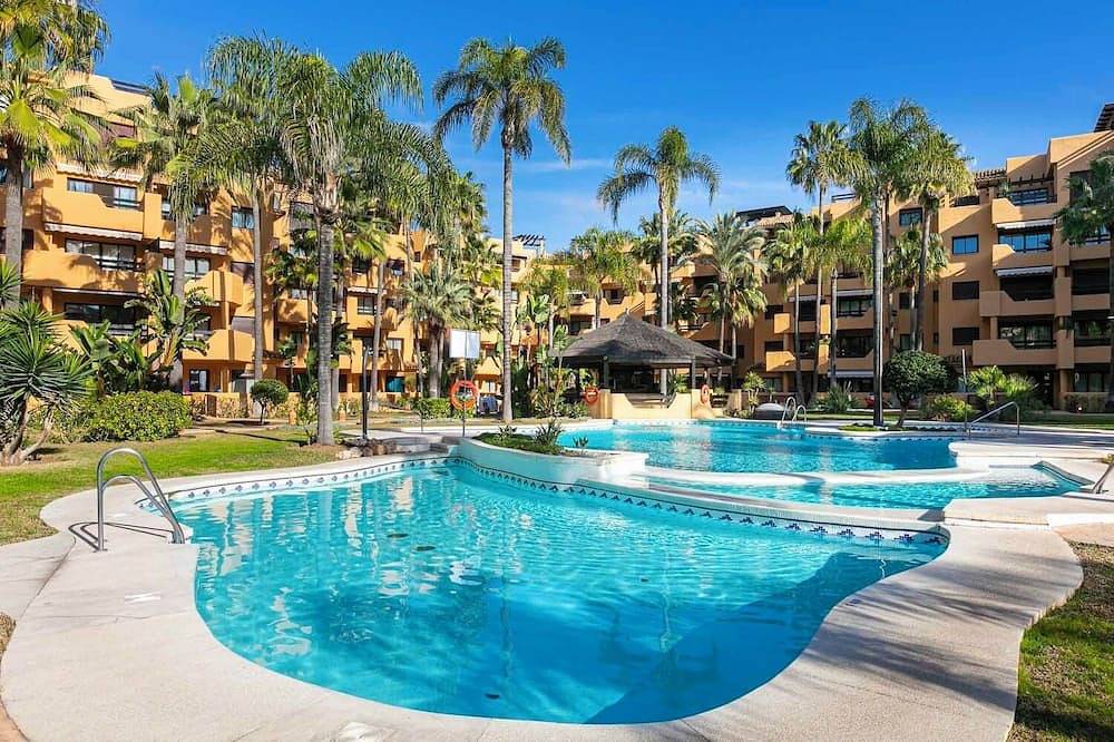 Entire apartment, Superb Costalita in Beachfront complex in Saladillo Benamara, Estepona