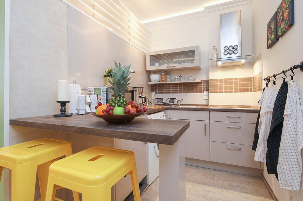 Ganze Wohnung, 4 Personen Altbau nahe Kurfürstendamm in Charlottenburg Berlin, Berlin
