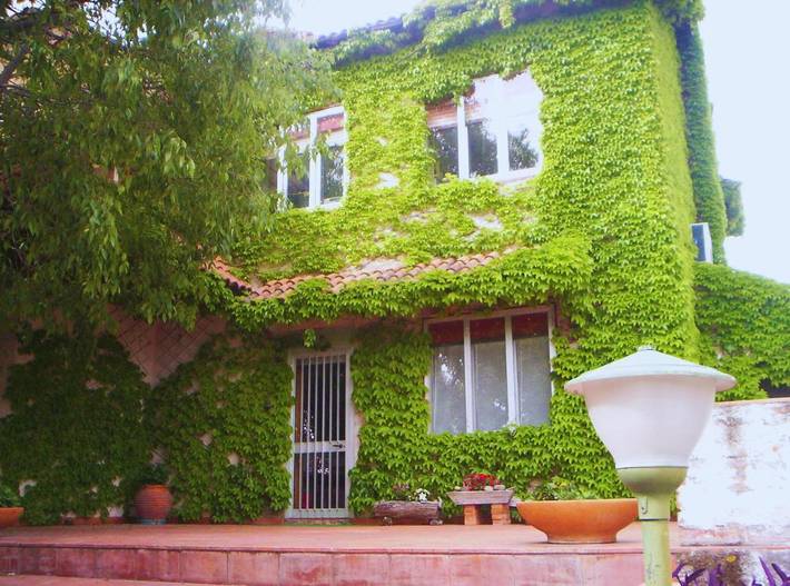 Casa vacanza per 12 persone, con piscina e giardino, adatto a famiglie con bambini a San Pietro Clarenza