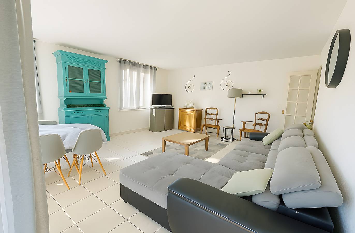 Entire apartment, 'De Standing Avignon' Apartment with Wi-Fi and Air Conditioning in Avignon, Vaucluse