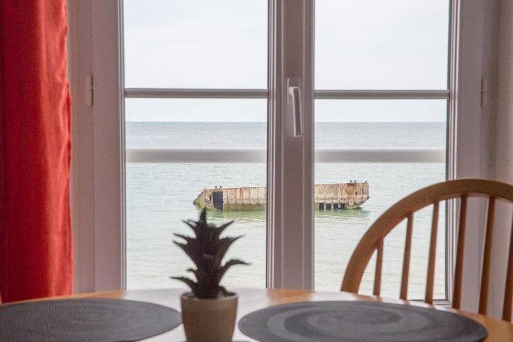 Entire apartment, Le Phoenix 449 : sea view, 2 bedrooms in Arromanches-les-Bains, Bayeux region