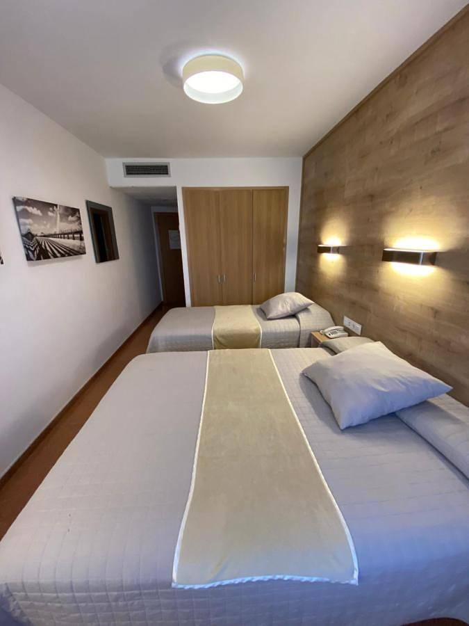 Hôtel pour 2 personnes, avec vue à Lleida - 4