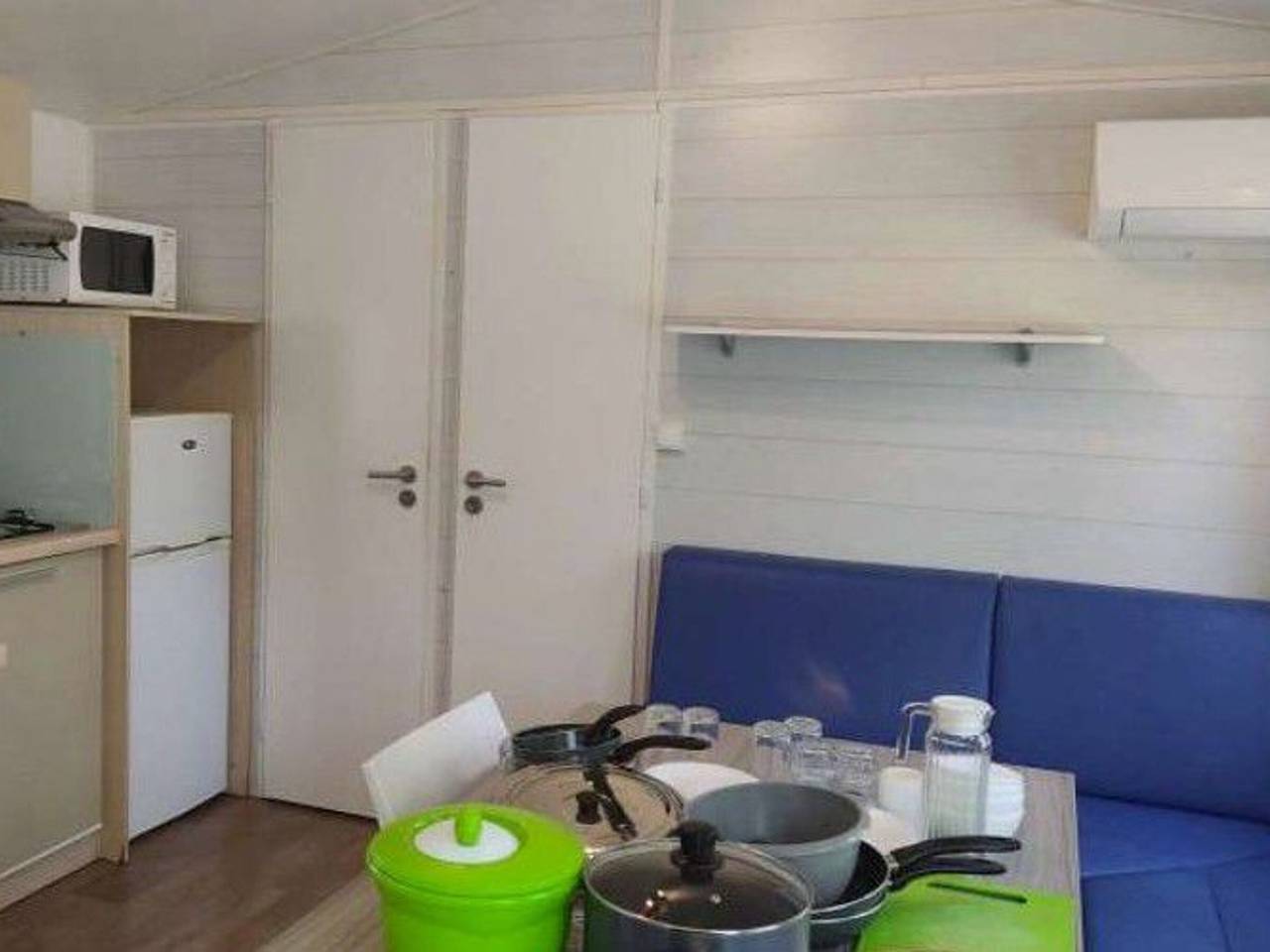 Mobil home avec terrasse, 6 pers, 2 chambres in La Cassagne, Périgord Noir