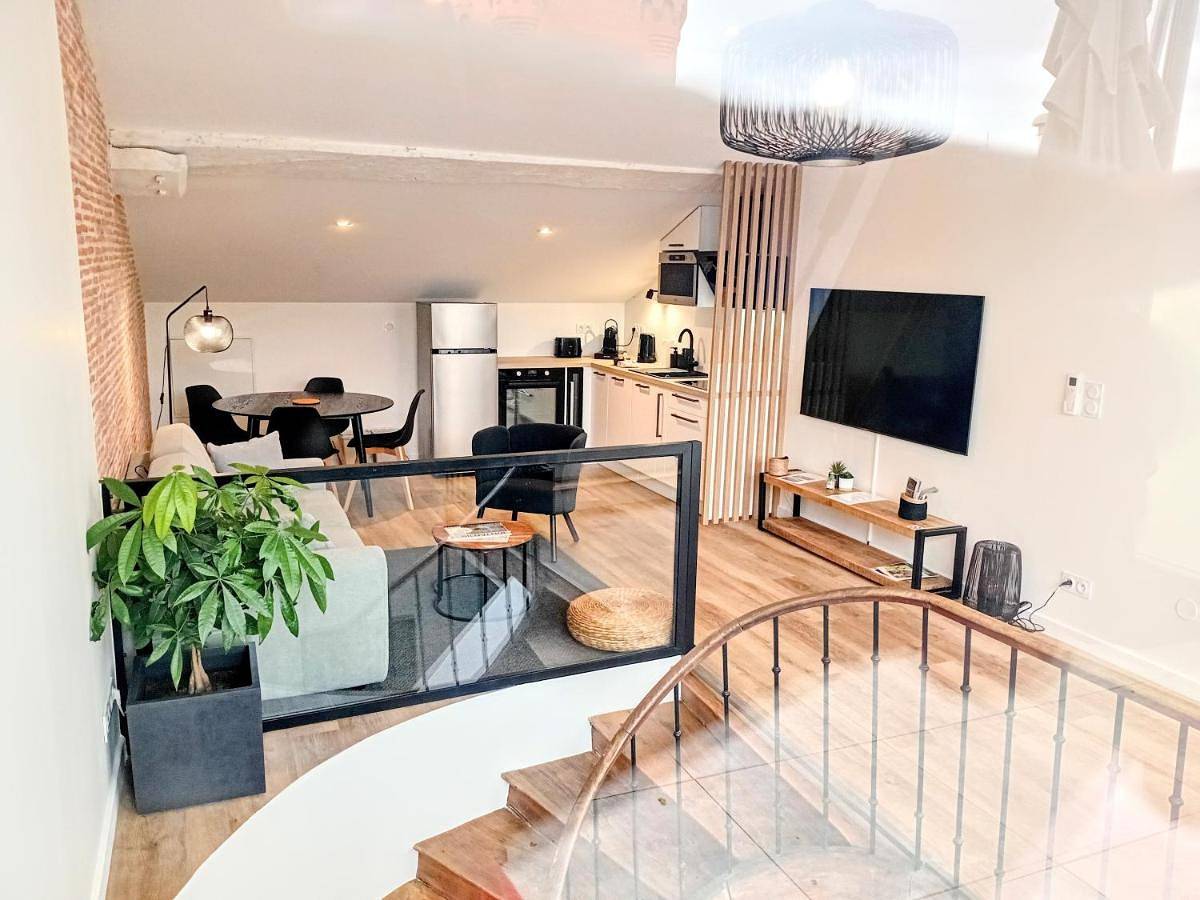 Appartement entier, Stelina Altana - Duplex - Terrasse - Balnéo - Climatisation - Hypercentre in Villeneuve-sur-Lot, Quercy