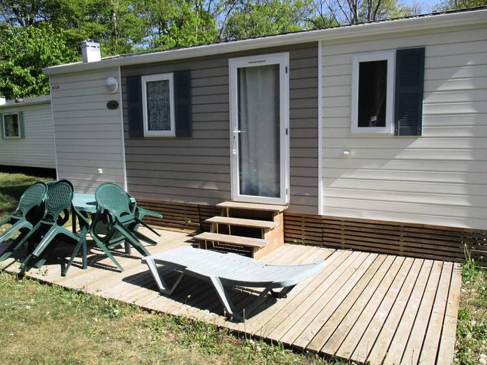 Mobil home pour 6 personnes, avec terrasse et piscine à Belmont-Tramonet - 2