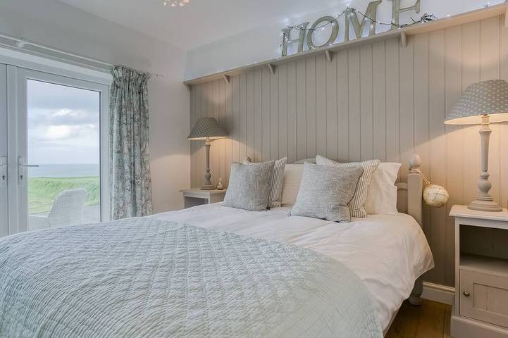 Hafan Nefyn - sleeps 8 guests  in 4 bedrooms in Nefyn, Gwynedd