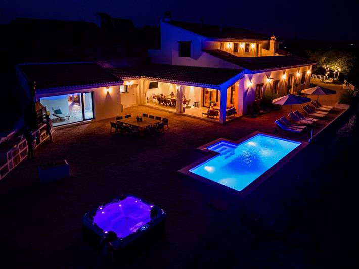 Casa rural para 20 personas, con Balcón y Terraza además de Jardín y Sauna en Galera 