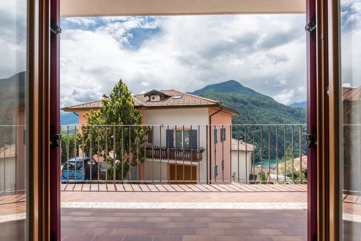 Entire apartment, Cozy Apartment "Casa Weekend" with Lake and Mountain Views and Wi-Fi in Cagnò, Novella (Trentino)