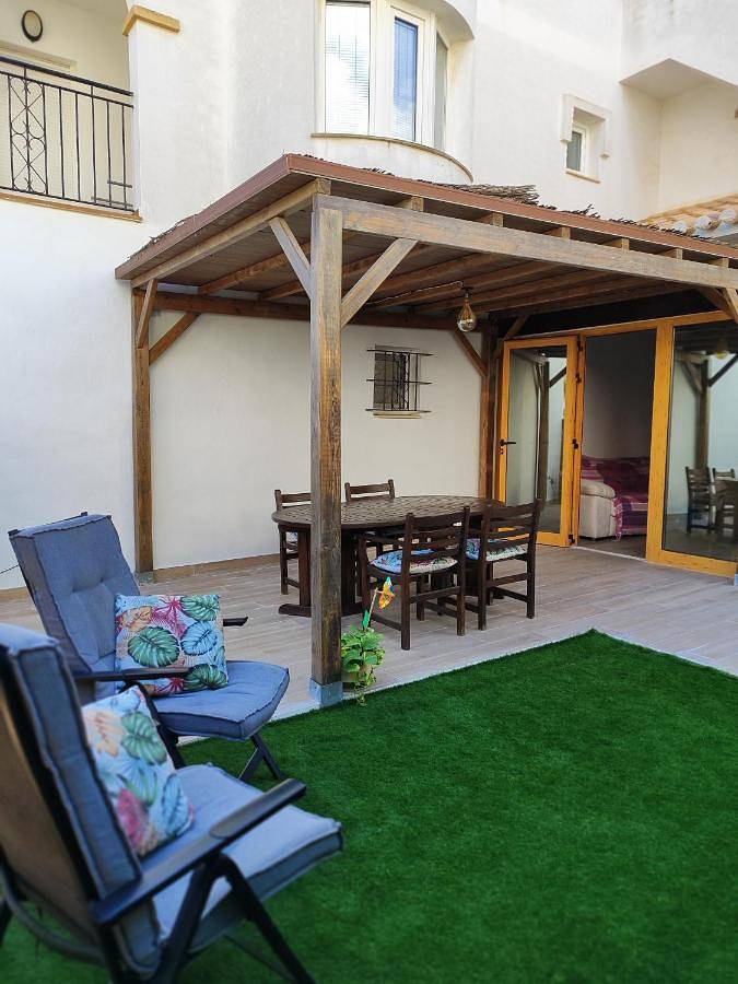 Apartamento de vacaciones para 6 personas, con jardín además de piscina y vistas - 1
