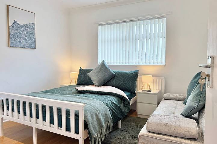 Stylish 3 bed house near city centre - Sleeps 8 in Cardiff, Cardiff und Umgebung
