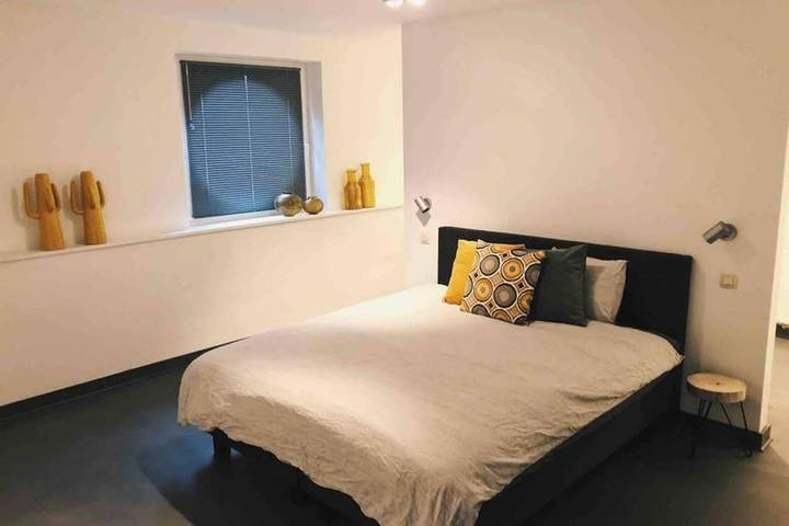 Location de vacances pour 8 personnes, avec vue et terrasse à Onhaye - 2