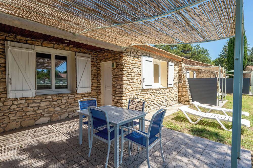 Ganze Wohnung, Stone cottage in leafy residence in La Roque-sur-Pernes, Vaucluse
