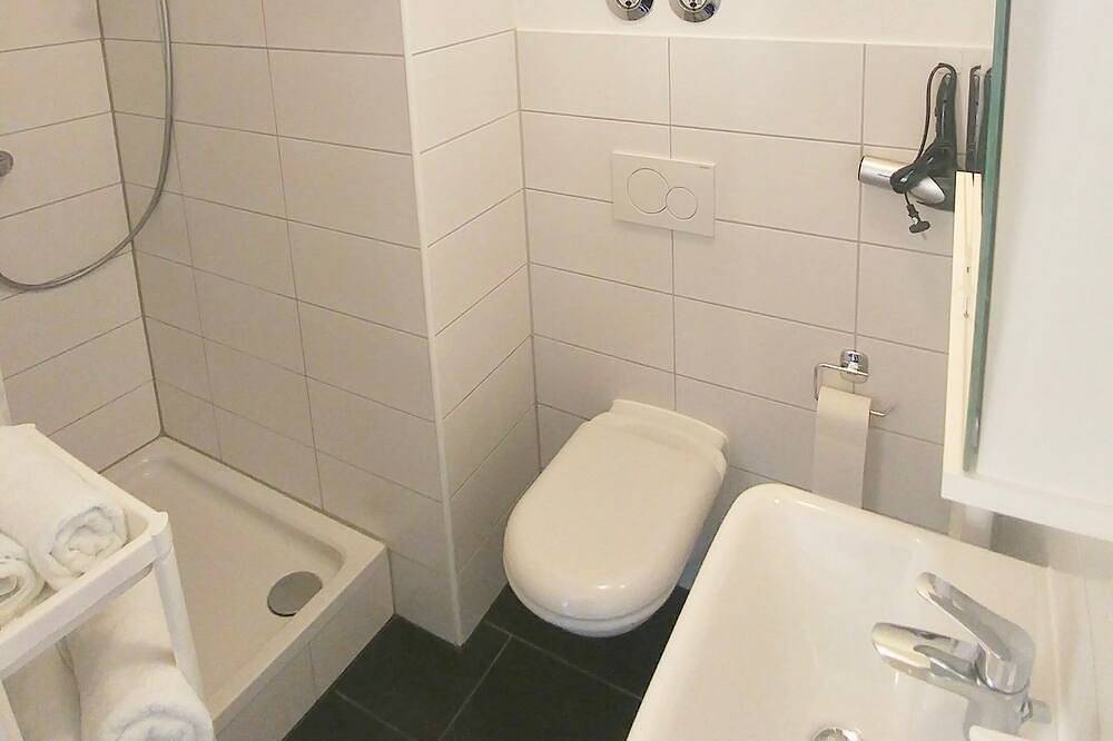 Entire apartment, Studio-City-Private Bathroom-City view in Mitte Bochum, Bochum