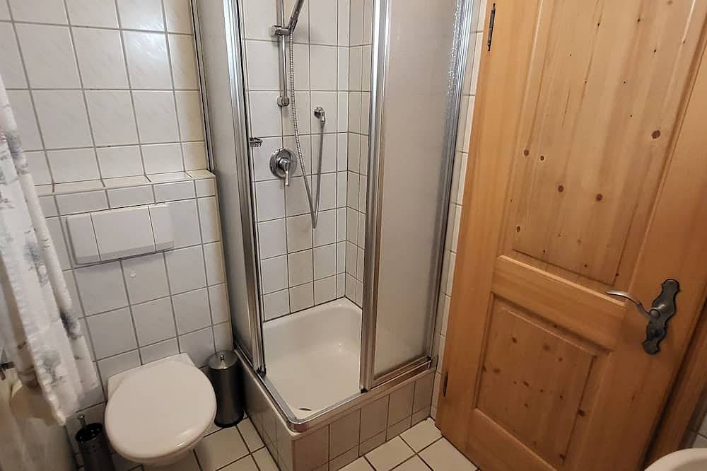 Entire apartment, Quietly located first floor apartment with private terrace and mountain view in Pittenhart, Chiemsee