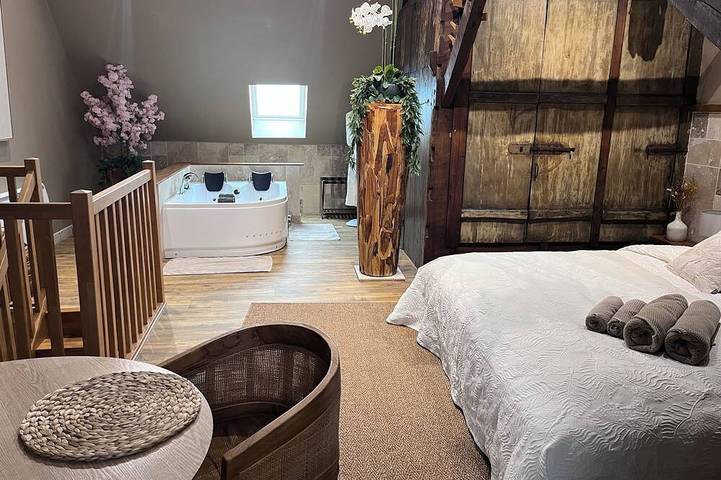 La 104 Zen private cocooning room with whirlpool bath. in Saint-Omer, Región de Saint-Omer