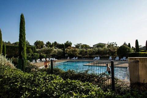 Gîte pour 2 personnes, avec terrasse et piscine au Parc naturel régional des Alpilles - 2
