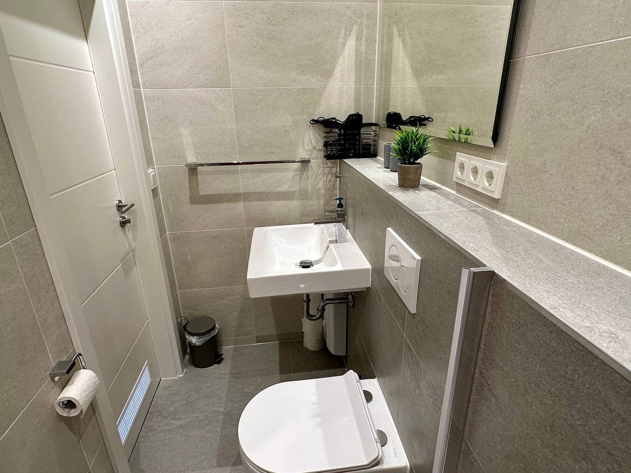 Apartamento entero, Trabajad y relajaos: Wifi ultrarrápido, cerca de A67/A5 y naturaleza in Biebesheim, Hesse del Sur