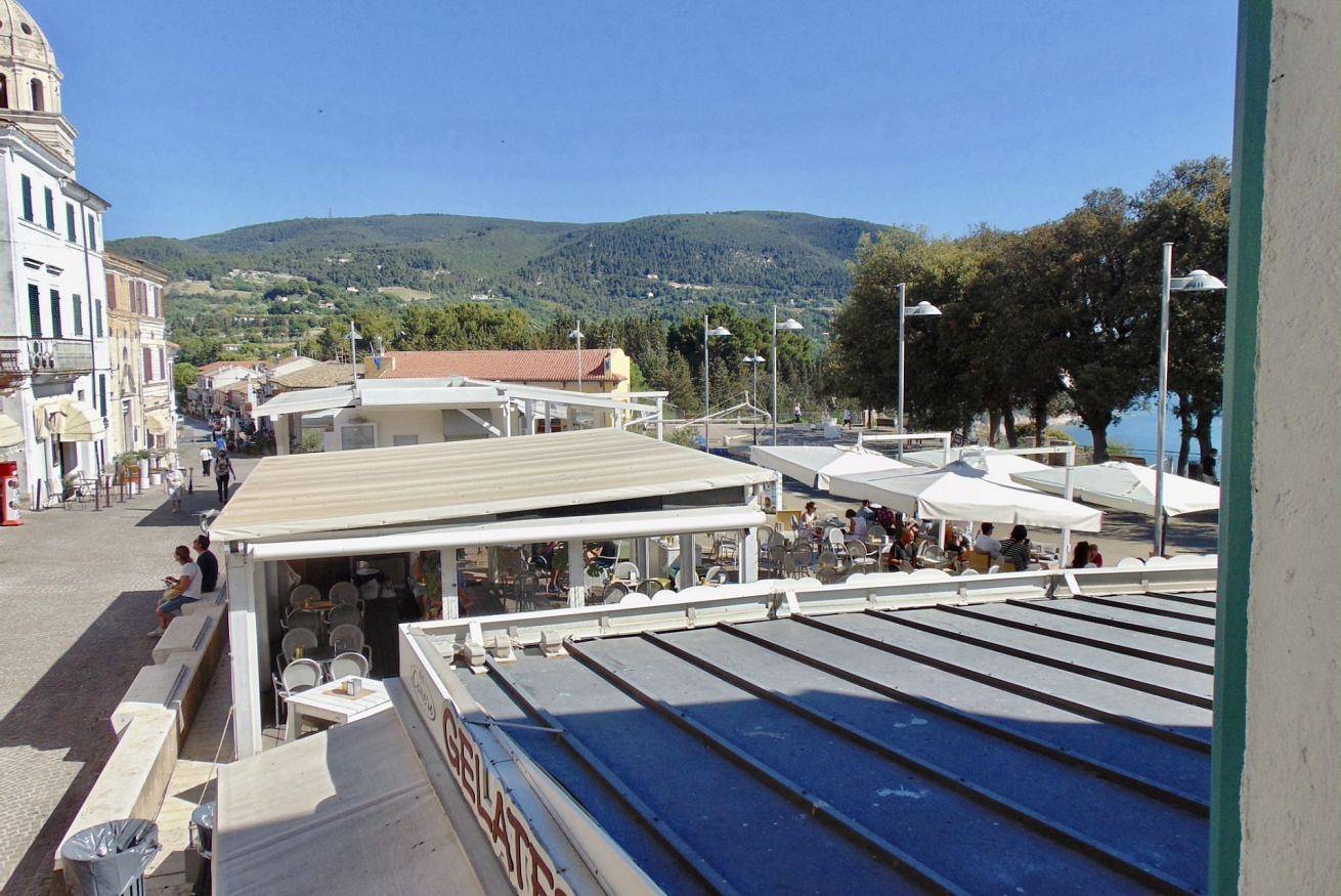 Entire apartment, S239 - Sirolo, three-room apartment in the square with air conditioning in Sirolo, Riviera del Conero