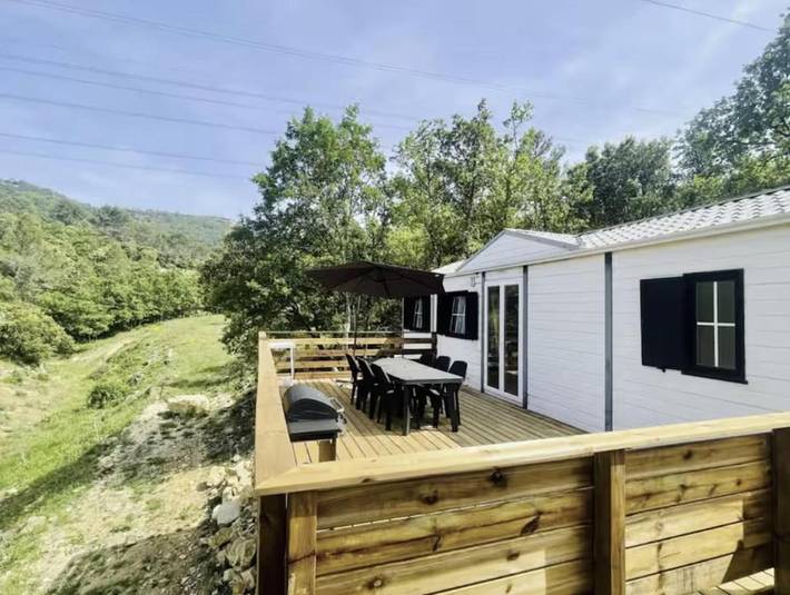 Chalet pour 6 personnes, avec terrasse et piscine