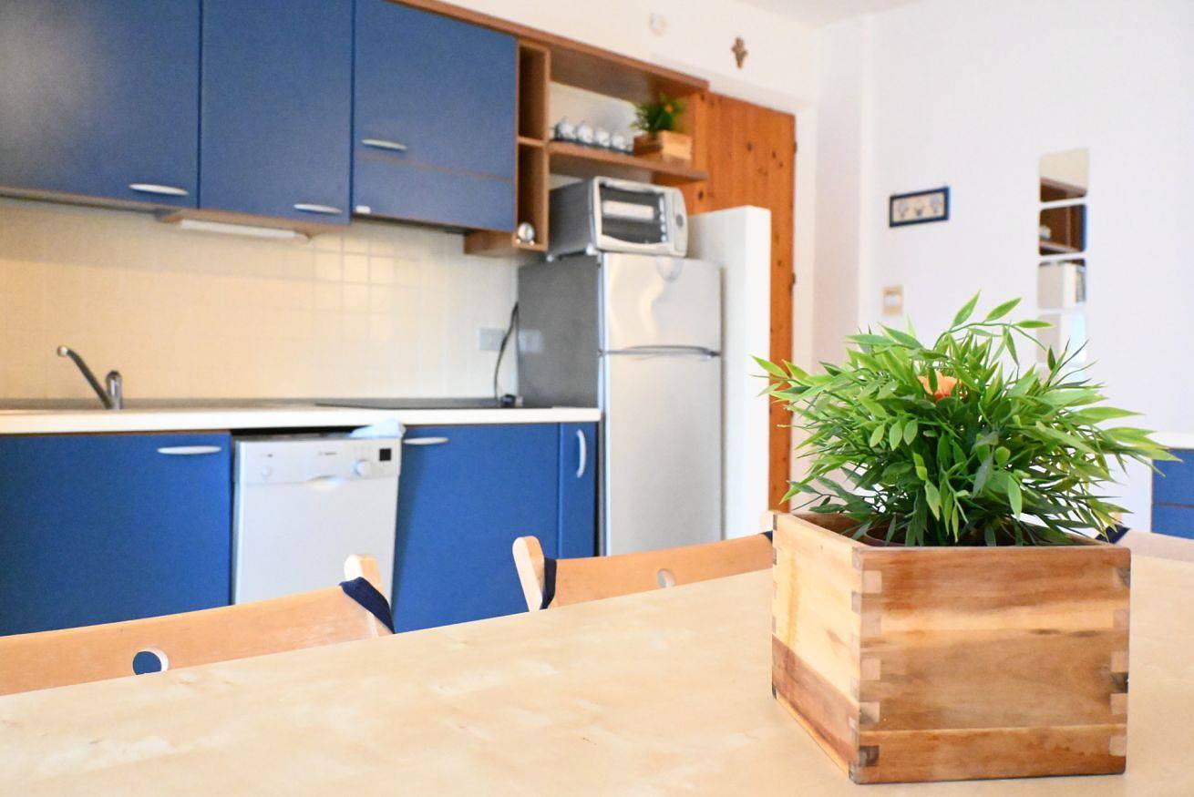 Entire apartment, M422 - Marcelli, three-room apartment with terrace 100m from the sea in Marcelli, Riviera del Conero