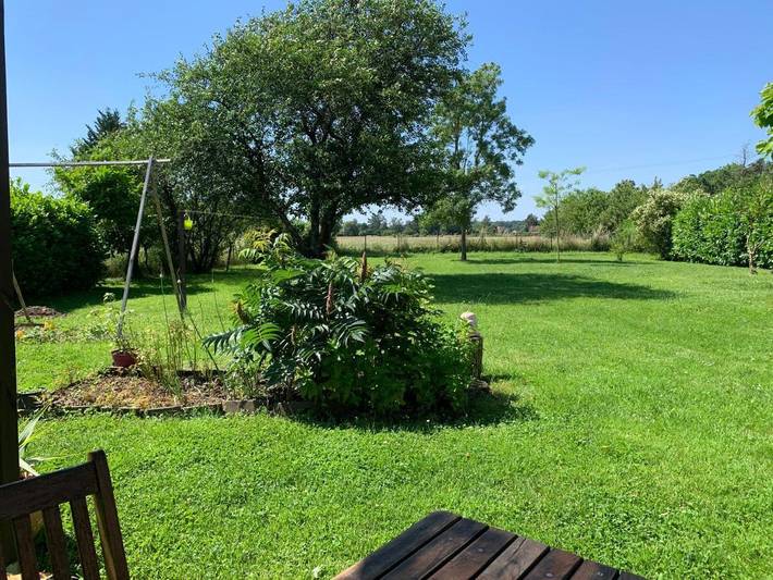 Gîte pour 2 personnes, avec jardin ainsi que vue et terrasse à Saint-Loup-Géanges - 3