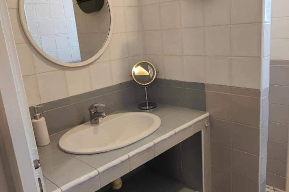 Ganze Wohnung, Studio à 150 m de la Plage D'agosta et des Commerces in Albitreccia, Ajaccio und Umgebung