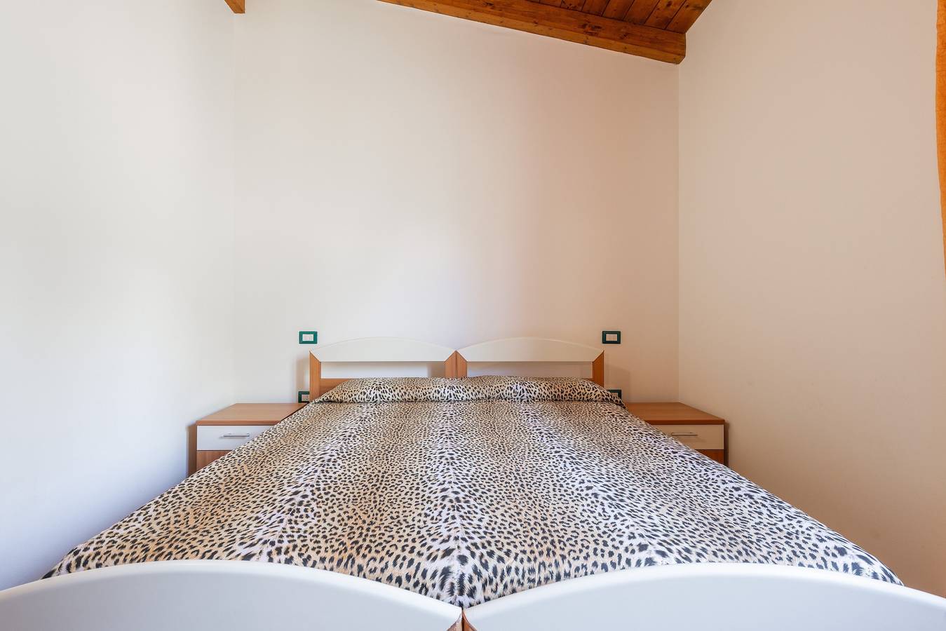 Casa de vacaciones 'Villetta Ghisu' con terraza privada, jardín privado y aire acondicionado in Playa de Porto Pino, Porto Pino