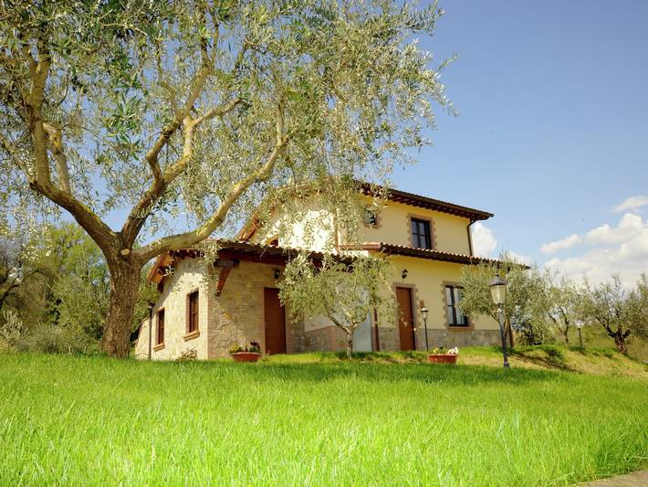 Villa a Perugia con Piscina e Colline Verdi in Perugia, Perugia e dintorni