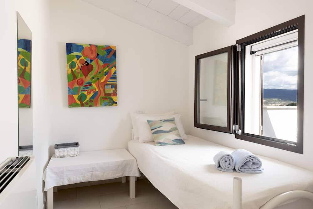 Einfamilienhaus, Infinity-Pool. 7 Personen in Cala degli Albatros, Magomadas