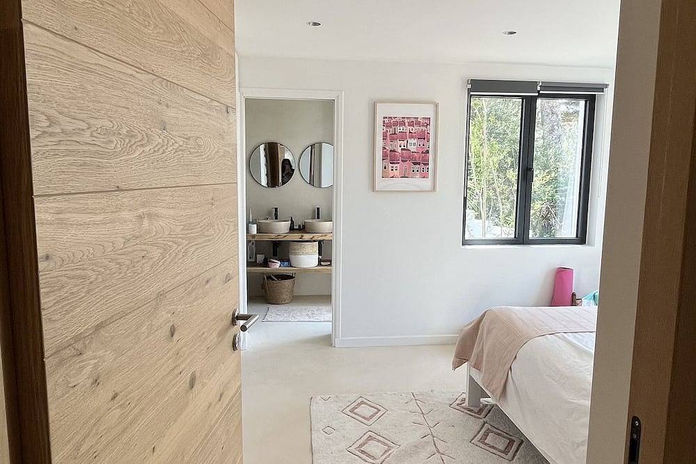 Grand Cabanon Sous les Pins Dans une Calanque in Ensuès-la-Redonne, Istres region