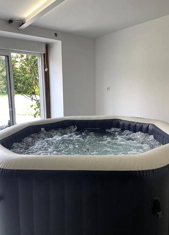 Maison de vacances pour 15 personnes, avec jardin et jacuzzi, adapté aux familles dans les Ardennes - 2