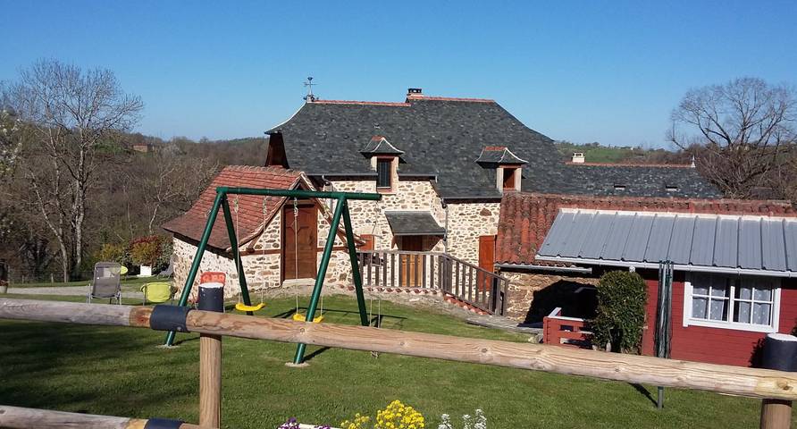 Gîte pour 6 personnes, avec balcon ainsi que jacuzzi et jardin