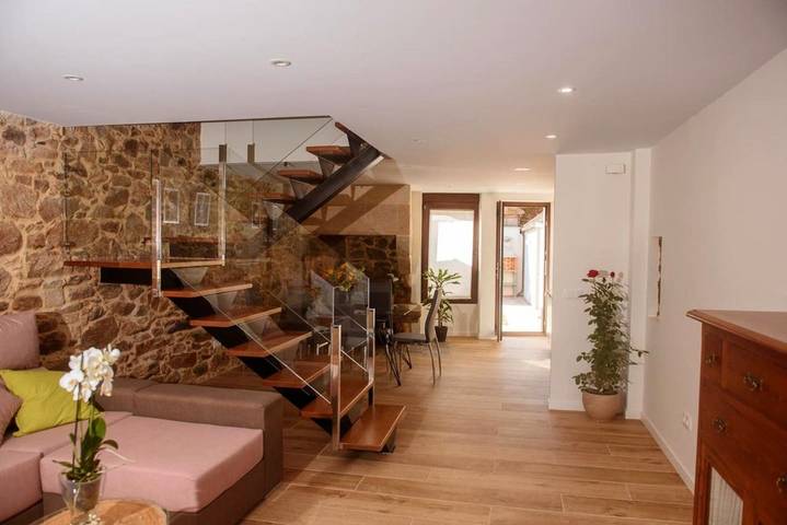 Apartamento para 5 personas, con Balcón y Terraza además de Jardín y Vistas en Boiro