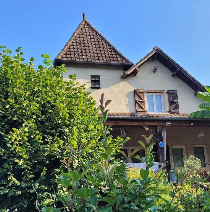 Gîte pour 4 personnes, avec Jardin ainsi que Piscine et Vue dans Saint-Michel-de-Bannières