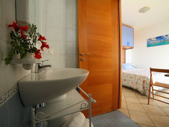 Ferienwohnung für 2 Personen, mit Balkon und Terrasse sowie Garten und Seeblick in Torre Mozza (Salento) - 4
