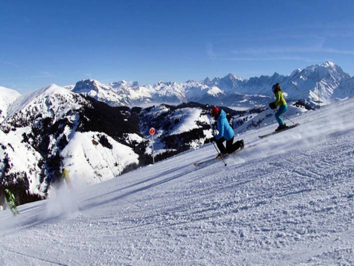 Chalet pour 6 personnes, avec balcon et piscine, adapté aux familles à Flumet